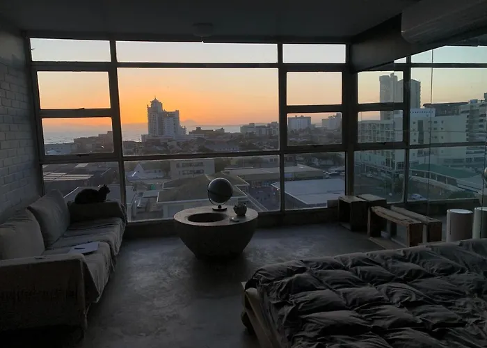 Sea View Batchelor Apartment With Cinema Room