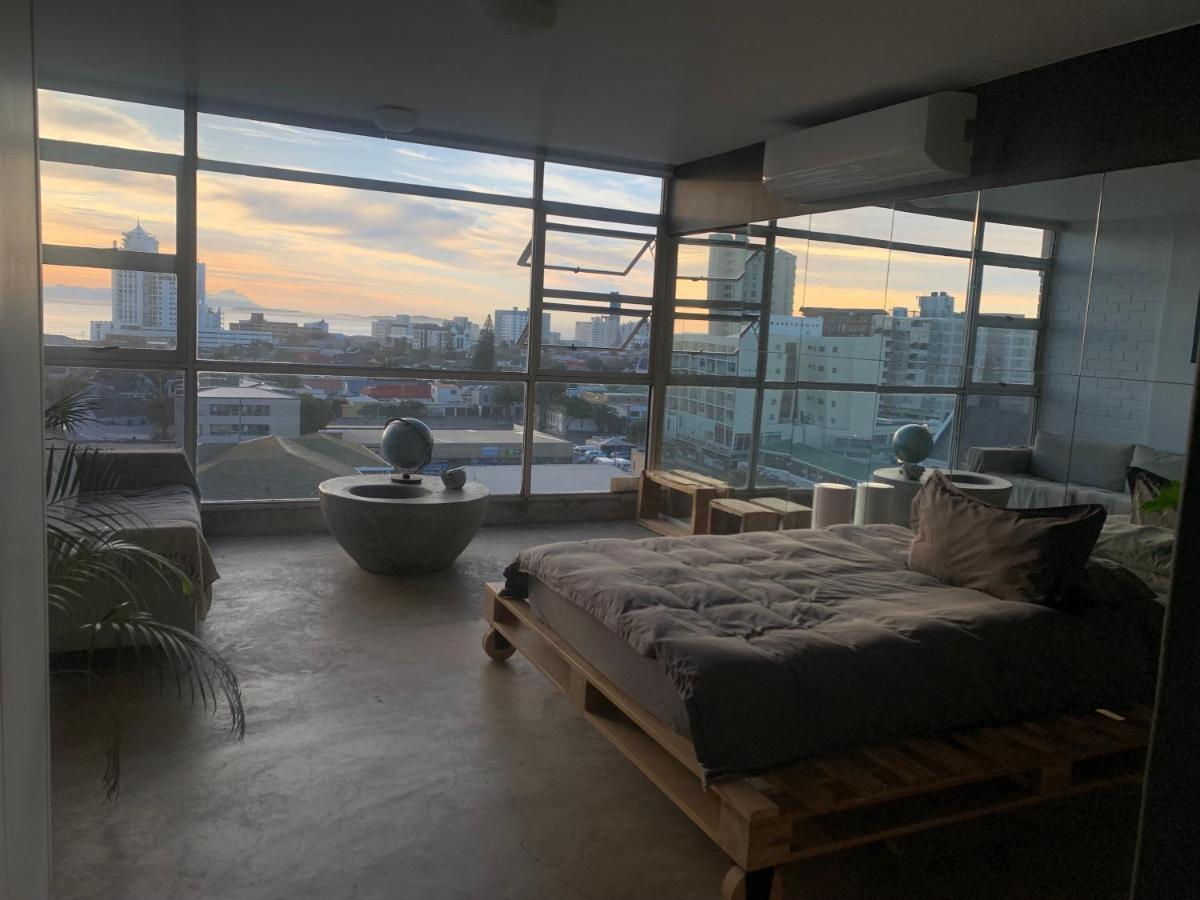 Apartment Sea View Batchelor With Cinema